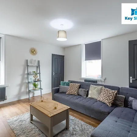Five Bedroom Spacious Modern House By Keysleeps Short Lets District 公寓 沃金顿