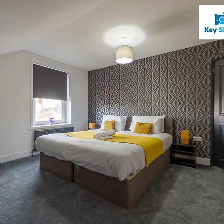 Five Bedroom Spacious Modern House By Keysleeps Short Lets District