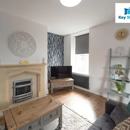 Apartment Five Bedroom Spacious Modern House By Keysleeps Short Lets District