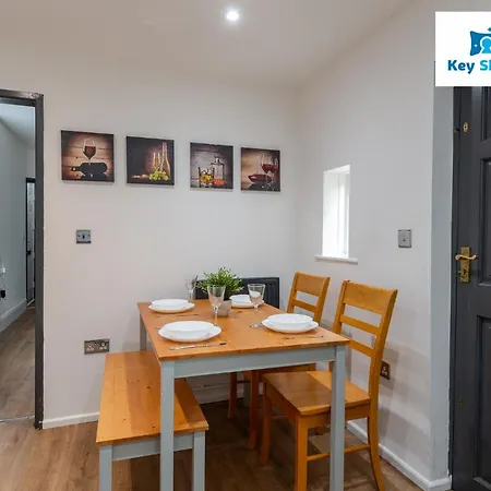 公寓 Five Bedroom Spacious Modern House By Keysleeps Short Lets District *