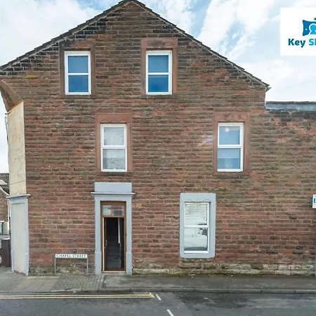Five Bedroom Spacious Modern House By Keysleeps Short Lets District * Workington