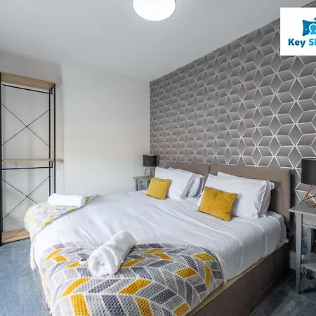 Five Bedroom Spacious Modern House By Keysleeps Short Lets District Apartment *