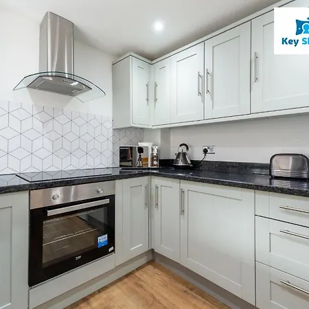 Apartment Five Bedroom Spacious Modern House By Keysleeps Short Lets District Workington