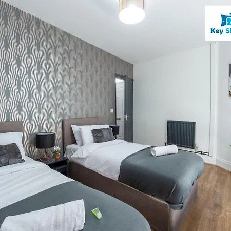 Five Bedroom Spacious Modern House By Keysleeps Short Lets District Lägenhet *