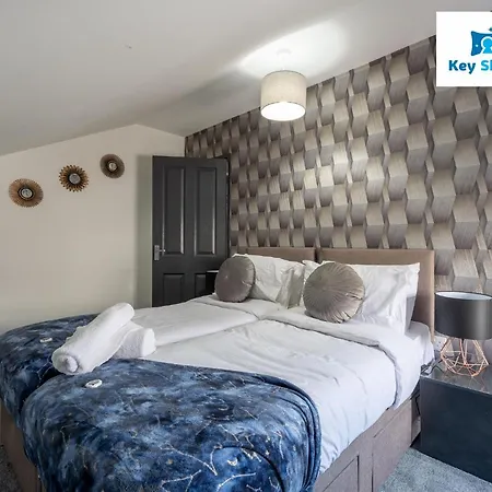 Five Bedroom Spacious Modern House By Keysleeps Short Lets District Lägenhet Workington