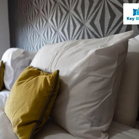 Five Bedroom Spacious Modern House By Keysleeps Short Lets District Lägenhet *