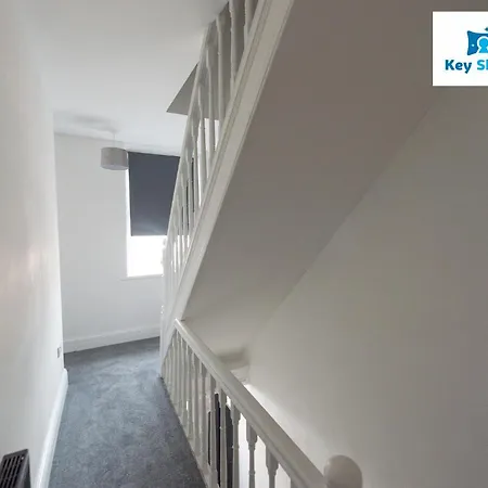 Five Bedroom Spacious Modern House By Keysleeps Short Lets District Lägenhet *